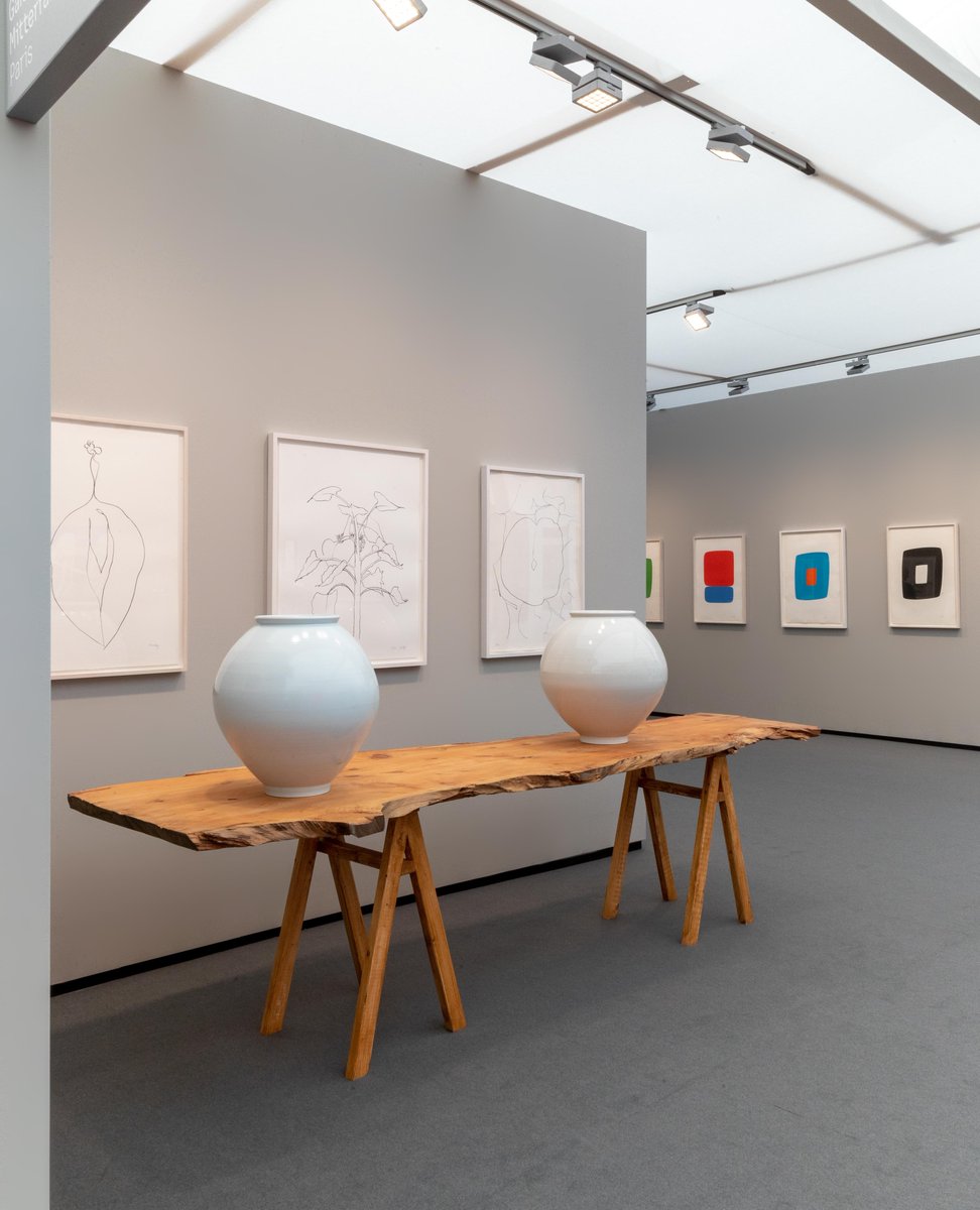 Looking back at our Frieze Masters 2021 presentation with Tristan Hoare Gallery. 

In this image: A selection of works by Ellsworth Kelly, moon jars by Kim Yikyung.

#friezemasters #friezelondon #friezeofficial #ellsworthkelly #lucienfreud#moonjar