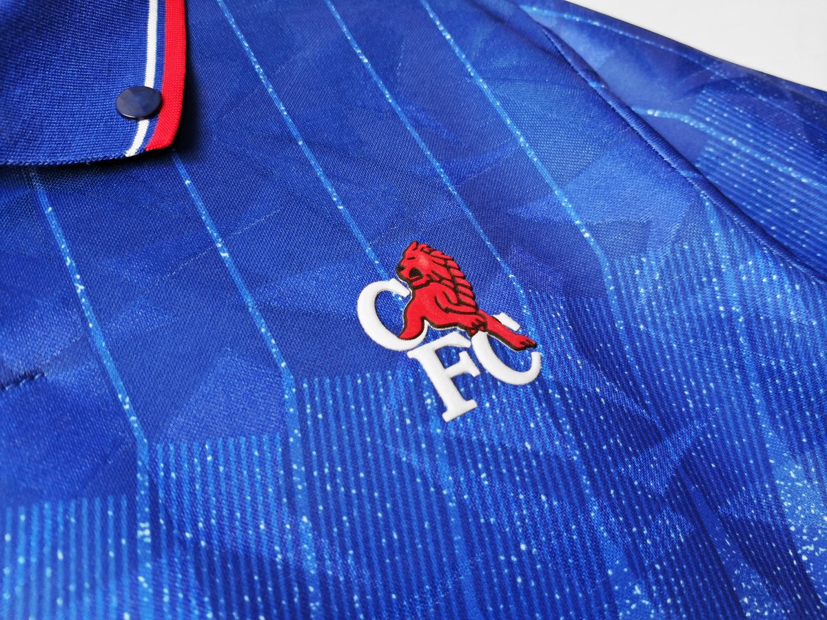 CamisaPesada's tweet photo. THE BLUES! 🔵
Em 1990 o Chelsea faturou a Full Members Cup e Kerry Dixon foi o artilheiro do clube londrino. Aquele lindo manto você tem aqui.

Adquira já a sua pelo link:

👕 Retrô Chelsea Home 89/91
📲 https://t.co/5x5wyAdXT2

#camisapesada
#asuafootballstore https://t.co/BR6L5WOdT1