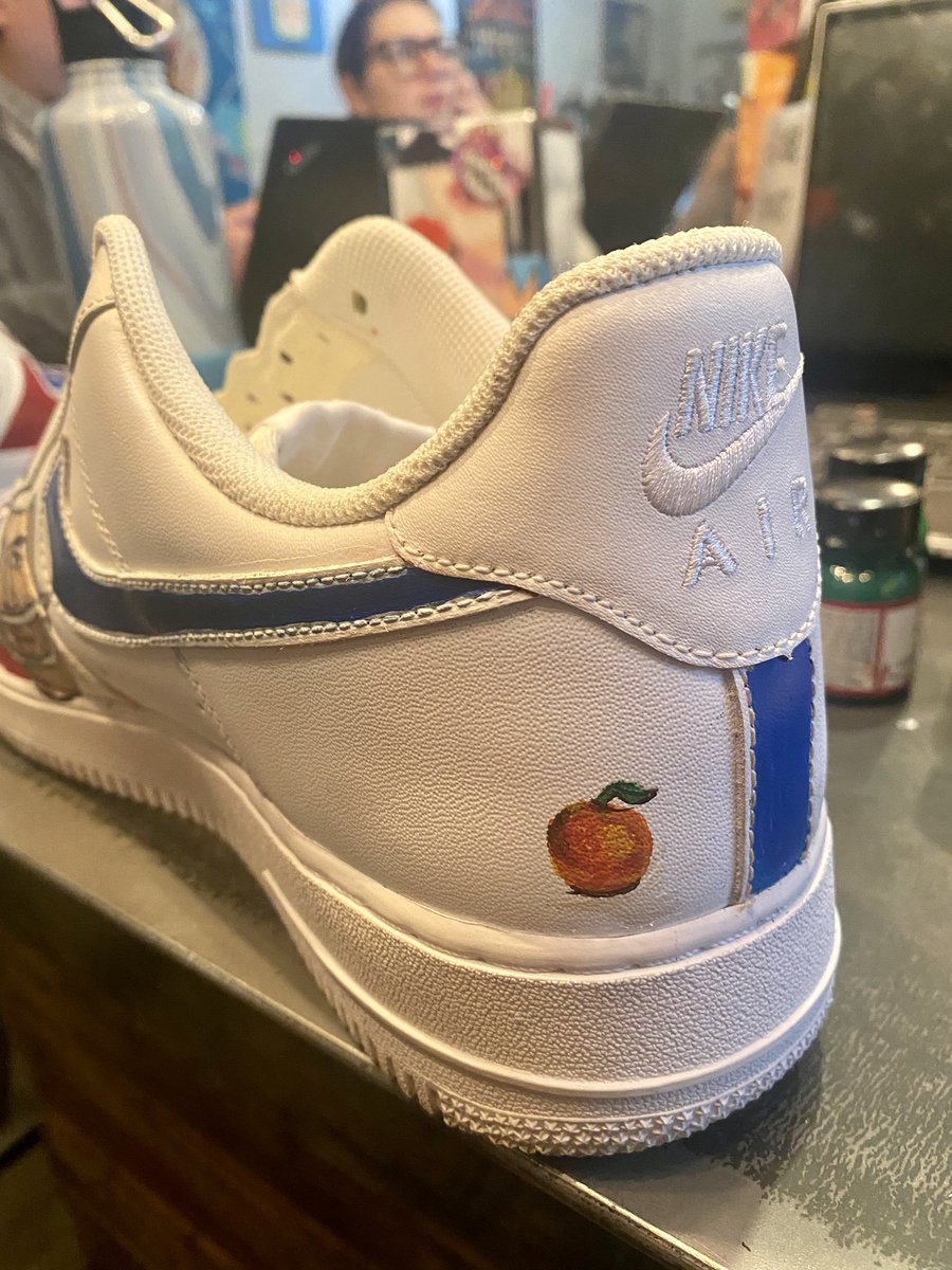 restartistry's tweet photo. The Juice rocking air force ones!
🍊👟🔥 #kicksonfire #customshoes #handpainted #angelus #football #32 #BuffaloBills #orange #thejuice #madebybrowne https://t.co/mSgecKBR7m