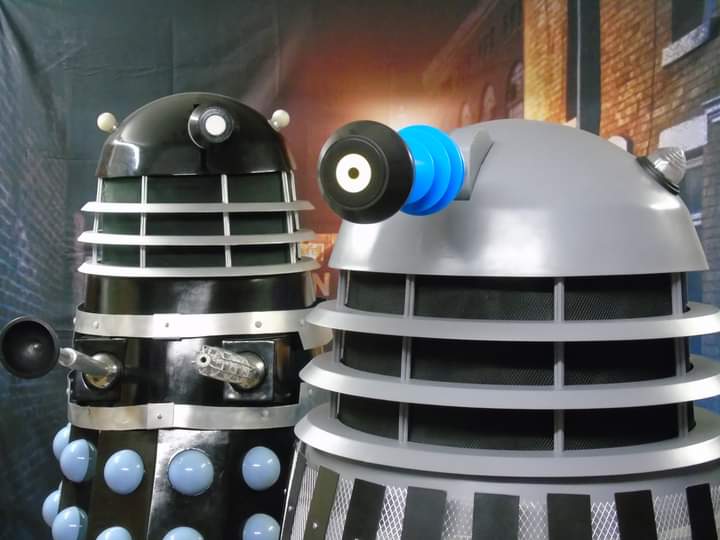 RailDalek1998's tweet photo. "THE DOCTOR IS LOCATED, SEEK LOCATE EXTERMINATE!"
Thought it was about time Dalek Muto had a proper set of photos infront of the Backdrop. While i was taking photos of Muto, decided Skelton needed some with him! #Daleks #DalekSkelton #DalekMuto #SonsofSkaro #CharityDalekSquad https://t.co/pbPLkIBzrN