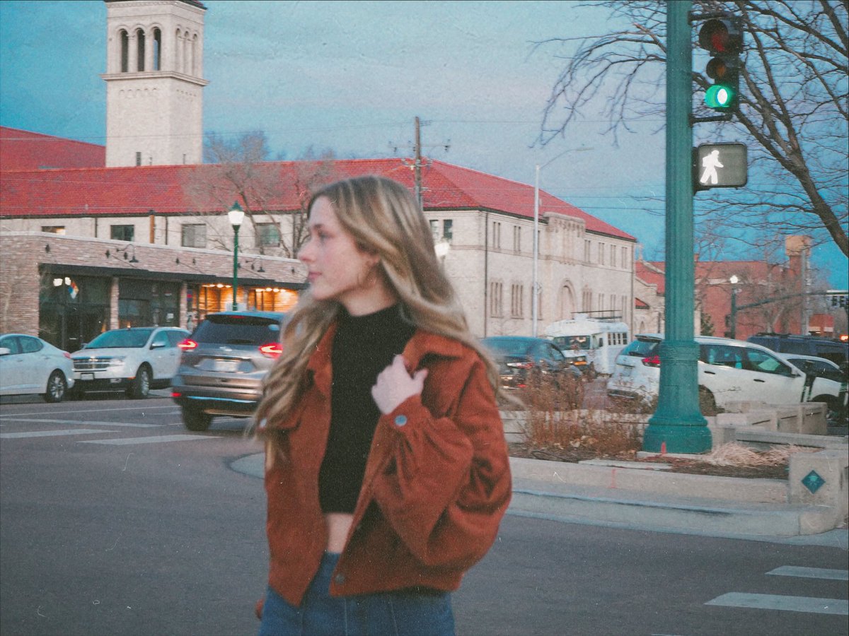 Catch you on the flip side✌️

#70s #2022NewYear #photography #model