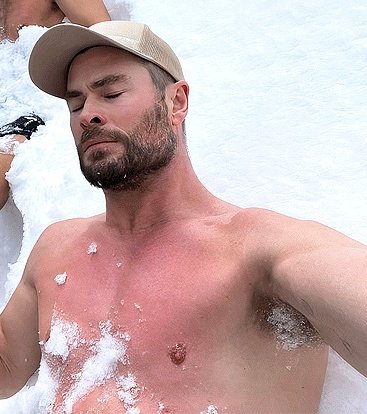 𝐍𝐬𝐟𝐰 𝐅𝐚𝐤𝐞𝐬 on Twitter: "RT @male_celeb_ass: Shaved ice in Hemsworth's