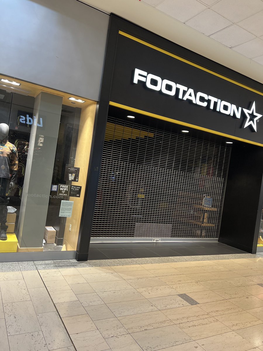 BobSesame's tweet photo. @Footaction How am I suppose to pickup my Jordan 1 patent if the store is closed during my reservation time at 2pm. This is the Staten Island store at 2655 Richmond avenue. https://t.co/dwkgpkvIJW