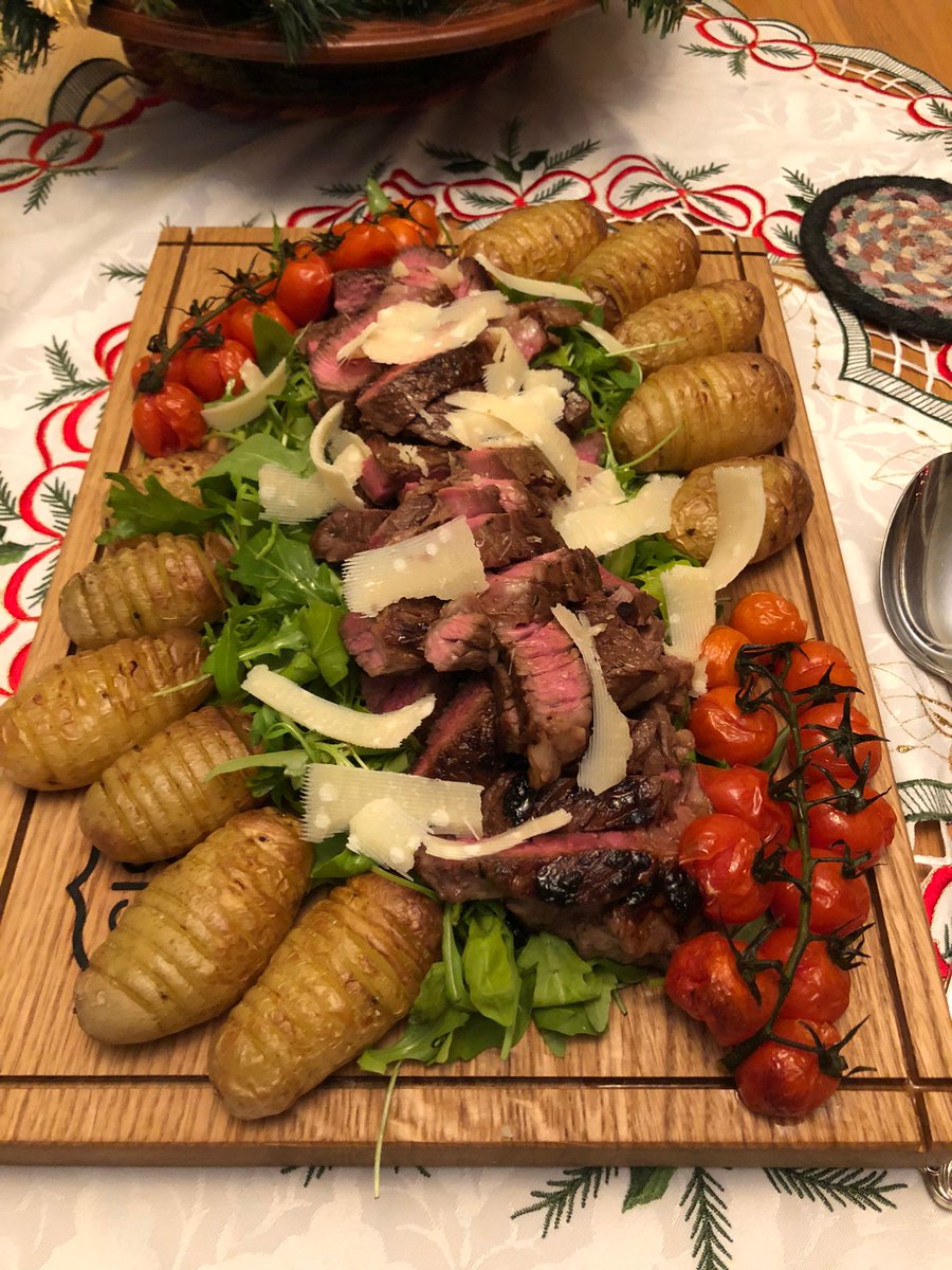 Tonight turned into an impromptu steak night. Rump steak courtesy of <a href="/binnsofsaltaire/">Binns Of Saltaire</a> , and veg from the orange Grove #saltaire #shoplocal