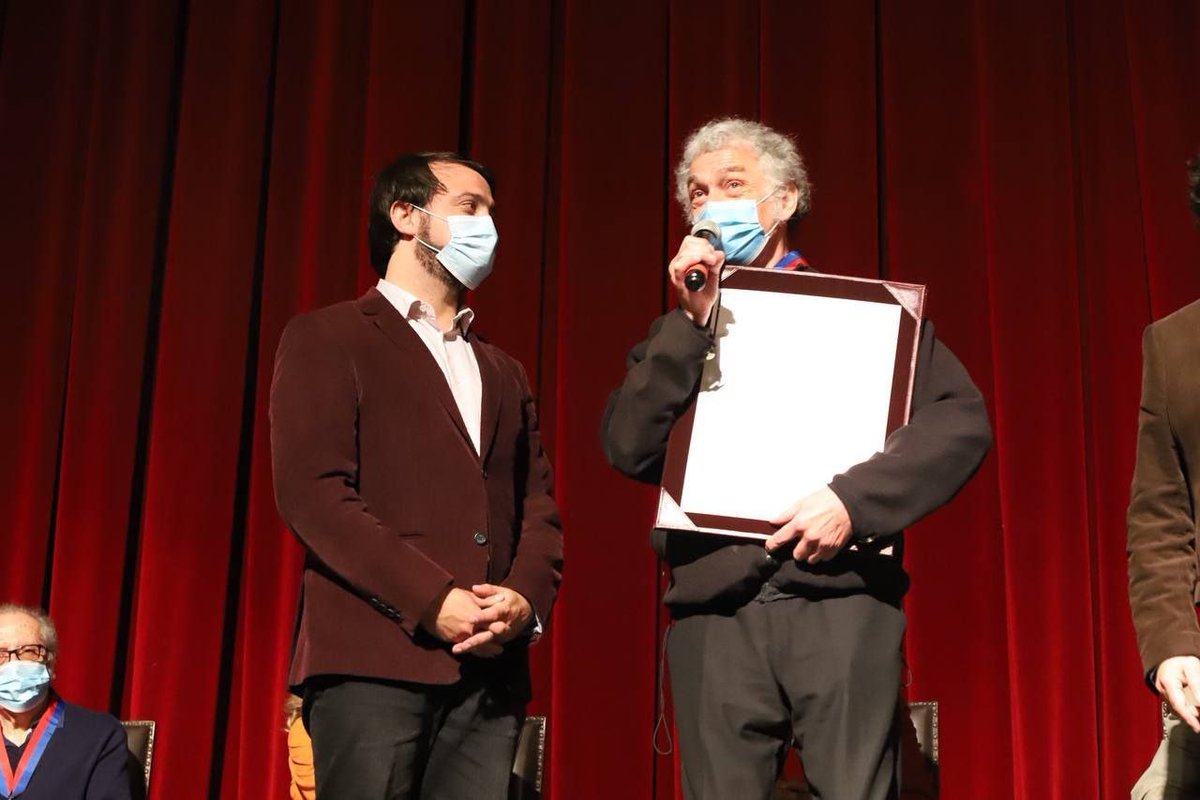 JorgeSharp's tweet photo. Volvió la ceremonia de distinción para los Hijos y Ciudadanos Ilustres de Valparaíso. Lucy Briceño, Juan Navarro, Eduardo Morris, Claudio Parra, y más personas, que son motivo de un orgullo para nuestra comuna. Acá pueden ver los nombres y sus bio's ➡️https://t.co/hN9C70a6mY https://t.co/Zb7w5PCQIA