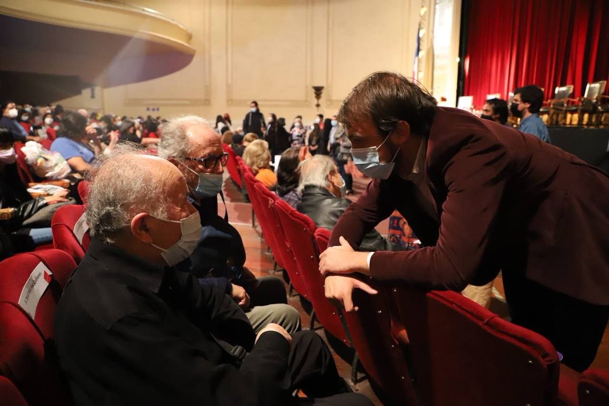 JorgeSharp's tweet photo. Volvió la ceremonia de distinción para los Hijos y Ciudadanos Ilustres de Valparaíso. Lucy Briceño, Juan Navarro, Eduardo Morris, Claudio Parra, y más personas, que son motivo de un orgullo para nuestra comuna. Acá pueden ver los nombres y sus bio's ➡️https://t.co/hN9C70a6mY https://t.co/Zb7w5PCQIA