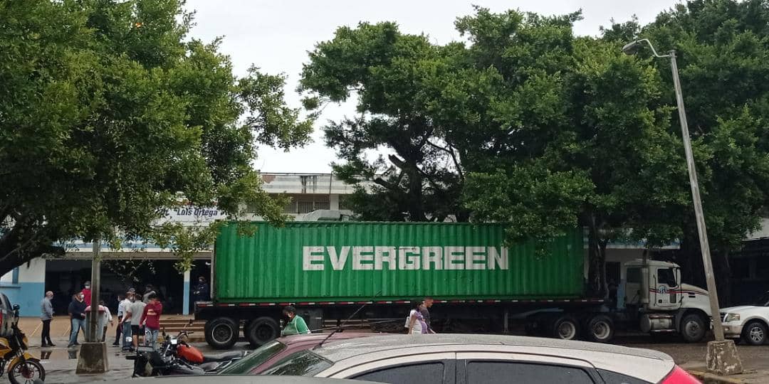 jjmillanmarin's tweet photo. IVSS no se detiene, hoy 30/12 estamos recibiendo medicamentos en el hospital Dr Luis Ortega en Porlamar y amb Dr Jose Maria Vargas-villa rosa, gracias a nuestra Presidenta Magalys Gutierrez y el equipo nacional presto en todo momento para atender al pueblo
"Eficiencia o nada " https://t.co/YoA7FGRujV