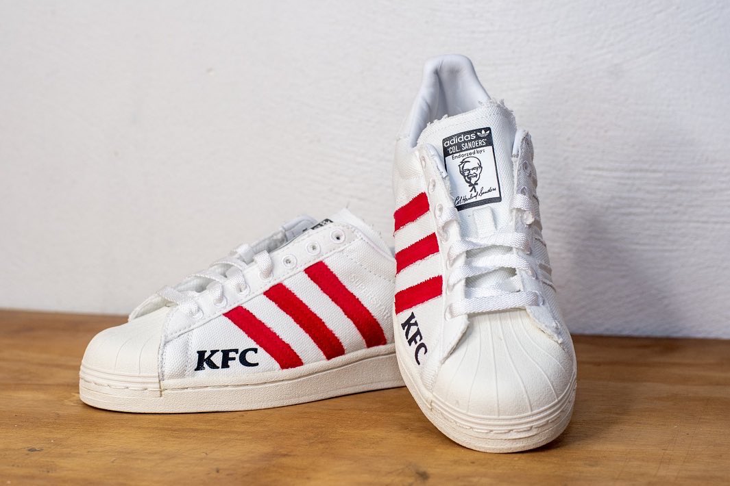 cigarro Método labios The Shoe Dr. on Twitter: "KFC X THE SHOE DR 3.0 My last big project of 2021  and 3rd for KFC, this was completed towards the end of last month. 35 pairs