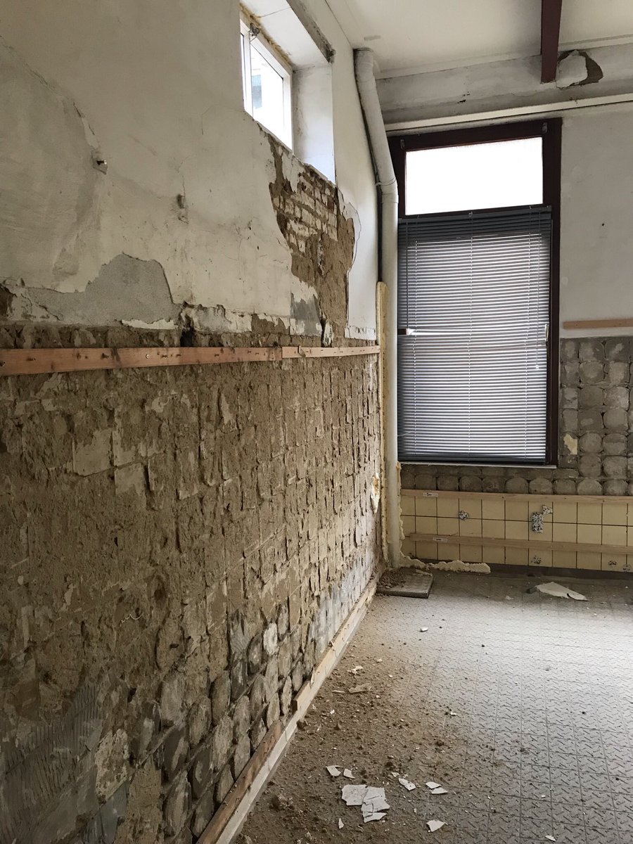 TravelMadnessNL's tweet photo. Urbex in eigen huis 😂 #verbouwen #verbouwing #klussen #klusproject https://t.co/LWuHXiCaDk