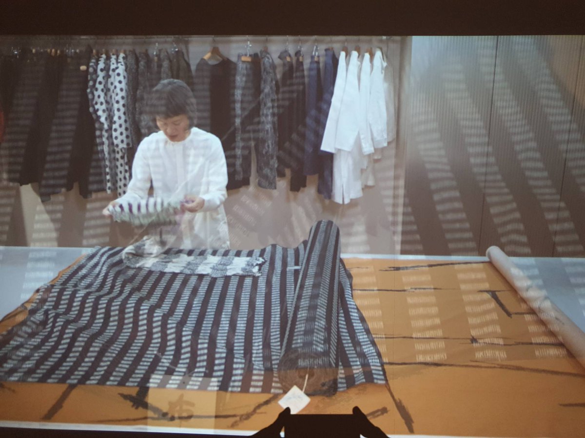 DovecotStudios's tweet photo. Follow @NUNOtextiles on a meditative journey through Japan's textile industry. 

From Yamagata to Kyoto, follow Sudo Reiko's innovative textiles from production to finished work in MAKING NUNO. https://t.co/MzjAWlY9qY
Only on until 8 Jan. don't miss it. 

#textiles #textileart https://t.co/MNAQRikrMX