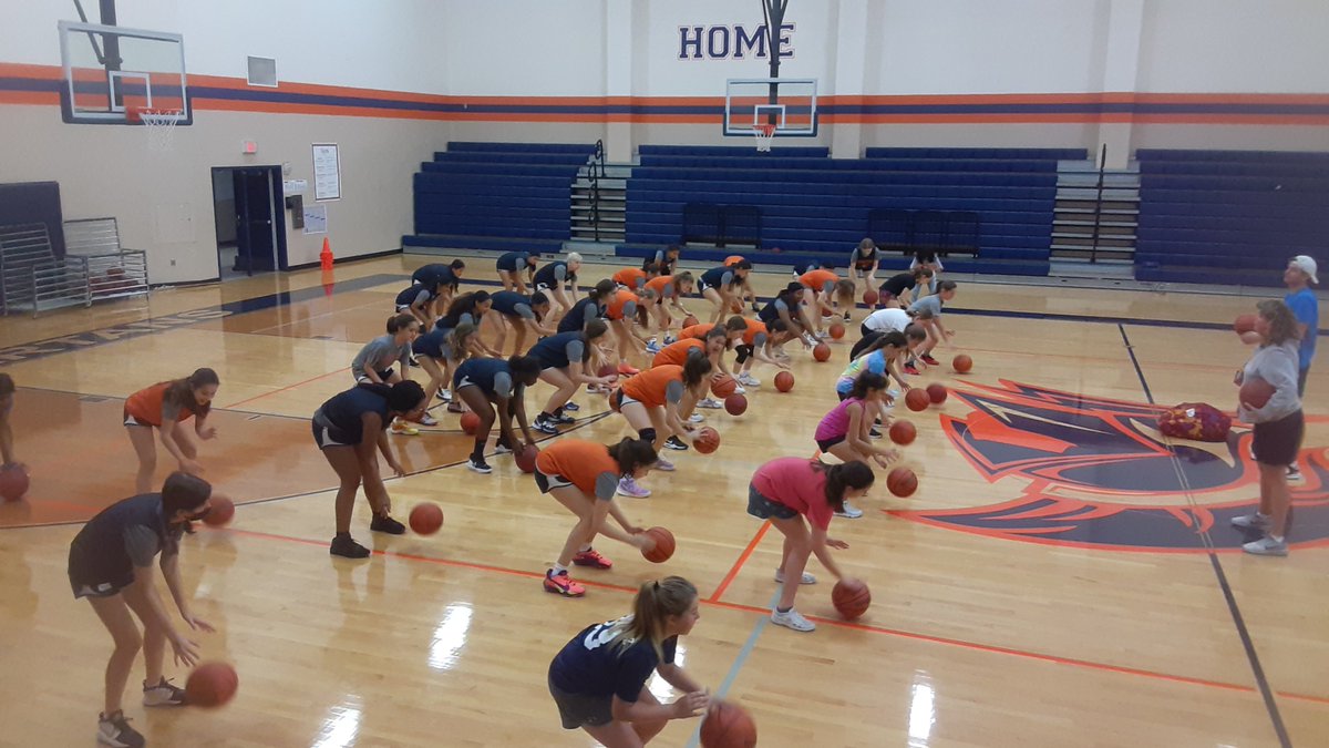 Passing on the love of the game one kid at a time. Our 7th and 8th graders teamed up to work with some 5th graders this morning. They did amazing hyping up the younger kids and making them feel welcome!
<a href="/SL_Athletics/">SLJH Spartan Girls Athletics</a> @spartan_speak #7LJHpride