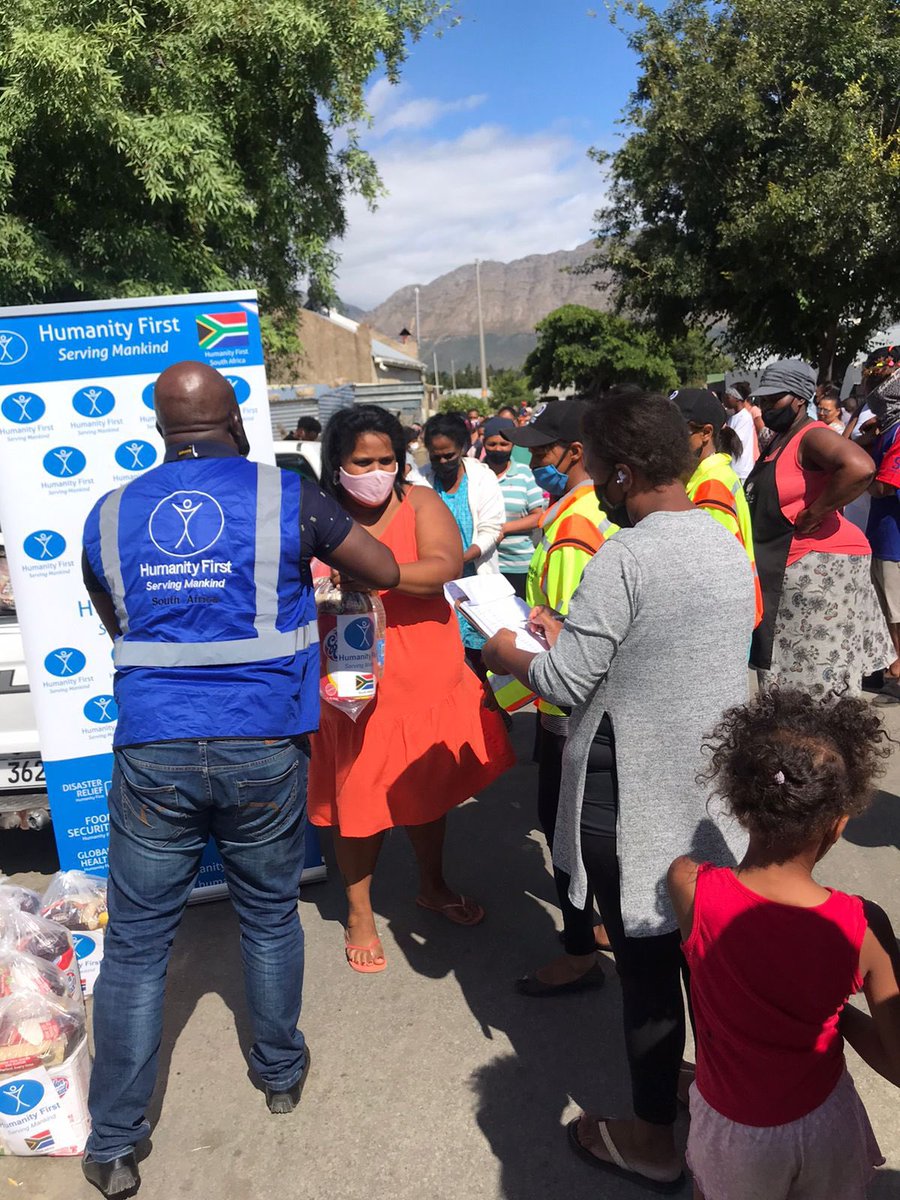HFI1995's tweet photo. 200 family #food hampers distributed to vulnerable families in the township of Franschhoek in #SouthAfrica https://t.co/jwADAyMfTQ