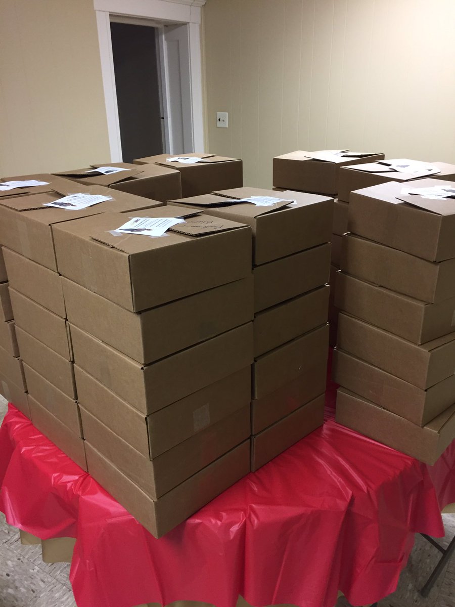 indychristian's tweet photo. One of todayโs #BoxesofLove outreach locations... #CMBC #Indy โ love it! Kudos!
cc @CJNeal24 @cruinnercity #partyboxes https://t.co/YMQ6CXnK4M
