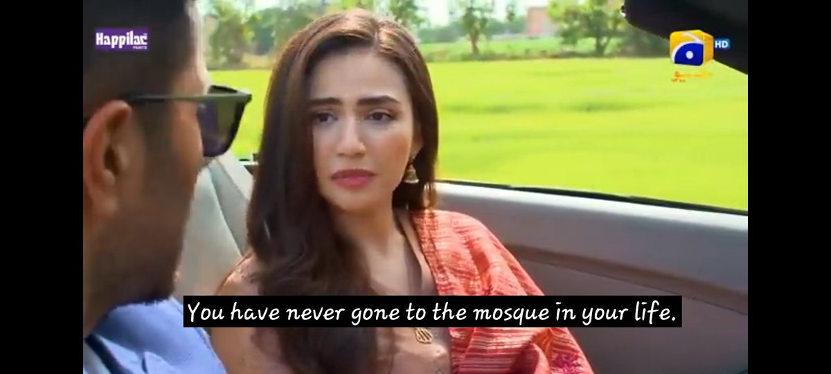 sairaa_creates's tweet photo. Dua is actually irritating he is doing everything for dua !Nd islam never allow us to embrace someone by asking question do you offer prayer don't u go mosque or these types questions, he even  said tum agae ho na sab seekh jaon gaa she is actually not religious!
#AyeMushtEKhaak https://t.co/niOJjnIycy