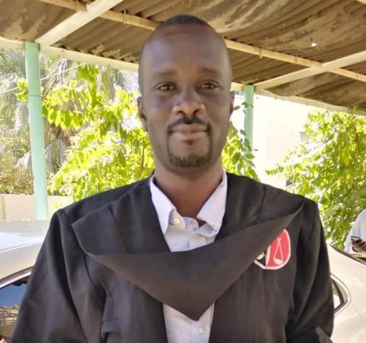 Lawye2Emergency's tweet photo. Ustaz Sufyan Awad Abdelfraj a member of EMERGENCY LAWYERS, was subjected to a brutal attack during performing his duty inside Bahry City police station  #30DecmMarch @hrw_ar @AmnestyAR https://t.co/KXwPfGzVZd