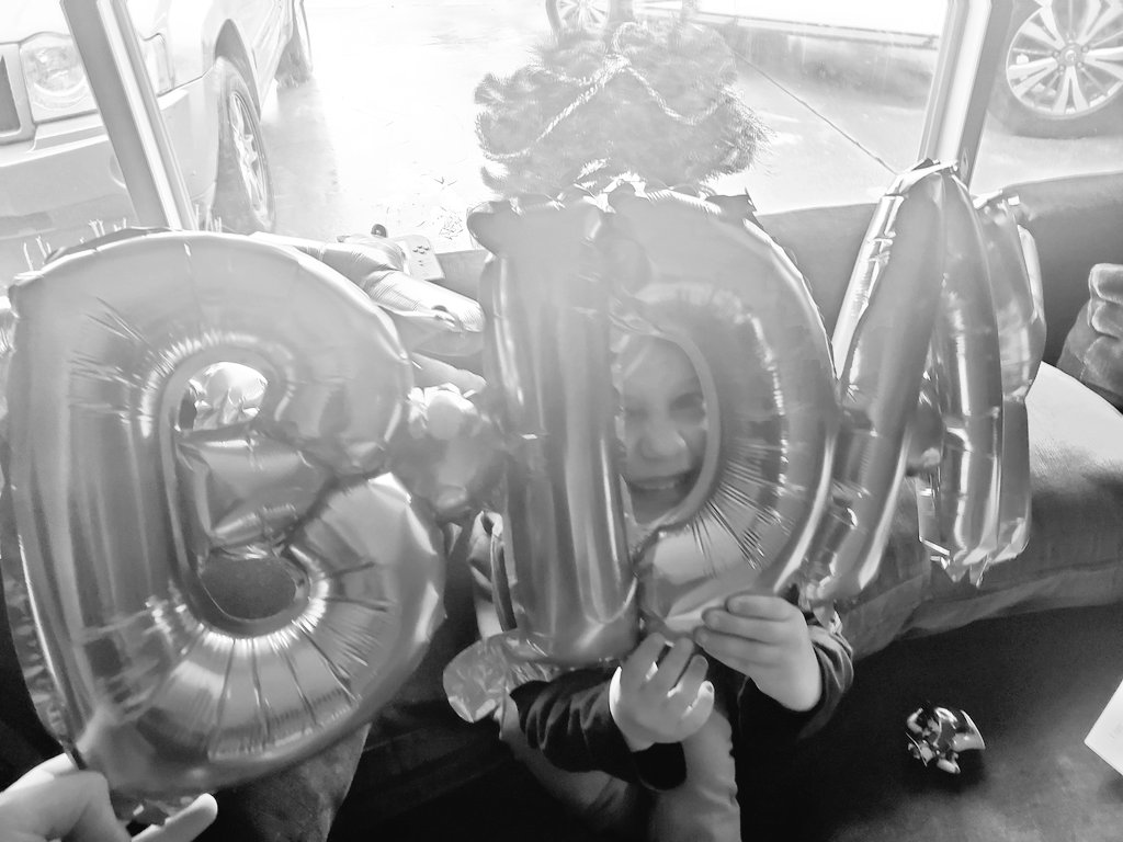 chopp_sueyy's tweet photo. Thanks @Balloonlabz &amp; @NFTartplug for that #BDAY utility! My son loves his Bday Balloons 🙏🚀❤🎈

Also My @SOLParasitesNFT turned into a BalloonlabzNFT!

So much ❤ for @Solana https://t.co/rq9UcJUYCe