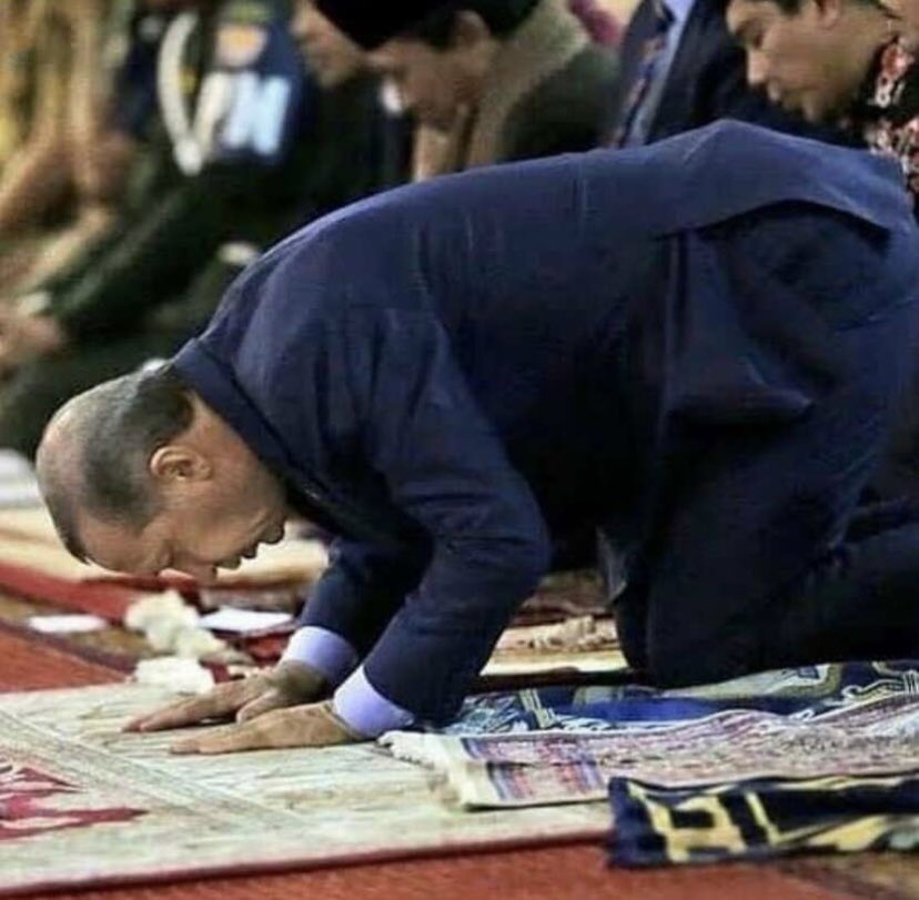 Asyam452's tweet photo. Allah icin eğilen bu baslar kafire zillete asla boyun eğmez !!!

Allah'u-ekber ☝️☝️☝️

#DineDüşmanChp yerle yeksan olacaksınız 😡😡😡 https://t.co/b9Xz6t0vT8