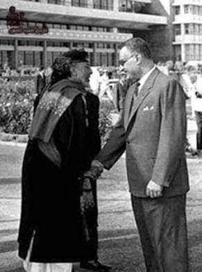 Yemen_documents's tweet photo. صورة قديمة ونادرة يظهر فيها الشيخ علي بن ناجي القوسي مع الرئيس جمال عبدالناصر في عام 1963م
رحمهم الله - الصورة ملتقطة في #القاهرة
معلوماتكم!!
إنها #اليمن 🇾🇪
توثيق #ارشيف_اليمن_القديم https://t.co/KJdPYZVmyK