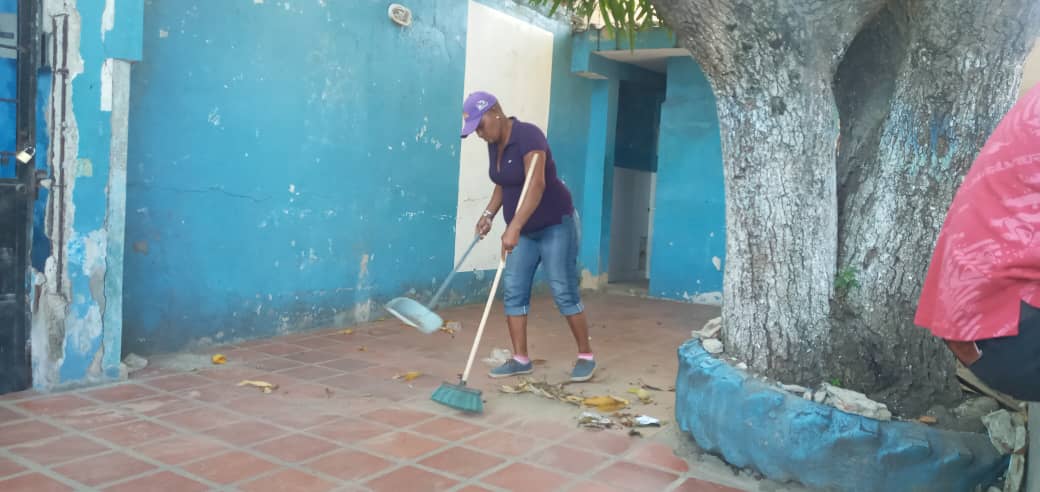 apuertocabello's tweet photo. #VamosConTodo por instrucciones del Alcalde @JCbetancourt72 cuadrillas del Serv. @PtoCTeQuiero llevaron a cabo labores de limpieza, mantenimiento y recolección de escombros en la parte externa e interna del sindicato de obreros municipales, espacios recuperados del pueblo #PAZ https://t.co/VQrDGX4PD6