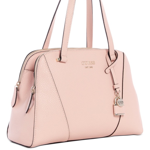 rsaviator's tweet photo. So good I had to share! Check out all the items I'm loving on @Poshmarkapp #poshmark #fashion #style #shopmycloset #coach #guess #dkny: https://t.co/QU28UyvoJf https://t.co/0e8X6jnVWT