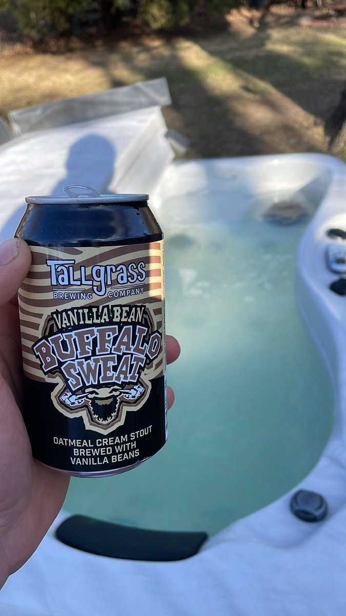 TenholderTurf95's tweet photo. Little hot tubbing while taking some much needed time off from work @TurfTastingTeam #KansasCraft https://t.co/fGYAZFhRCM