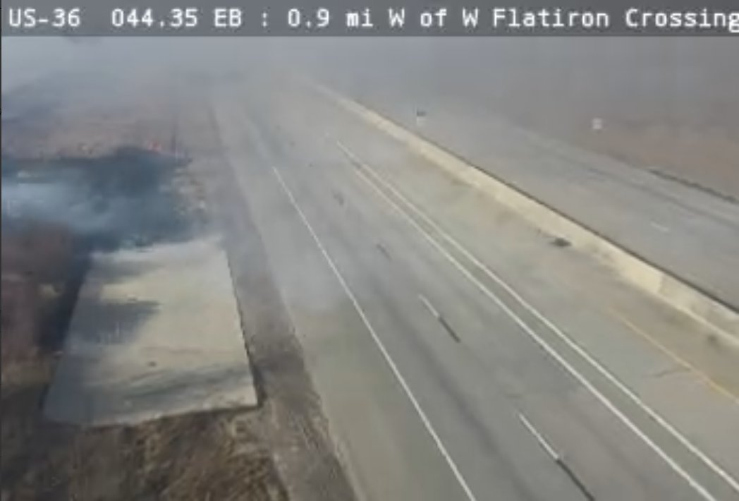 WxMinnesota's tweet photo. Took a quick peek at some Colorado DOT cameras around #Superiour, CO and its very odd seeing waves of smoke on an empty highway in December.

#MarshallFire #COwx #Denver #Boulder https://t.co/2QZnfQAeGp