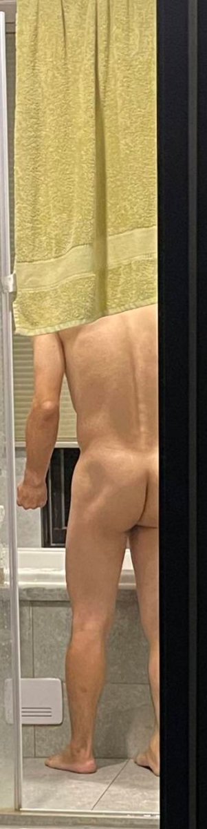 想不到我的背影也很好看
略有肚子