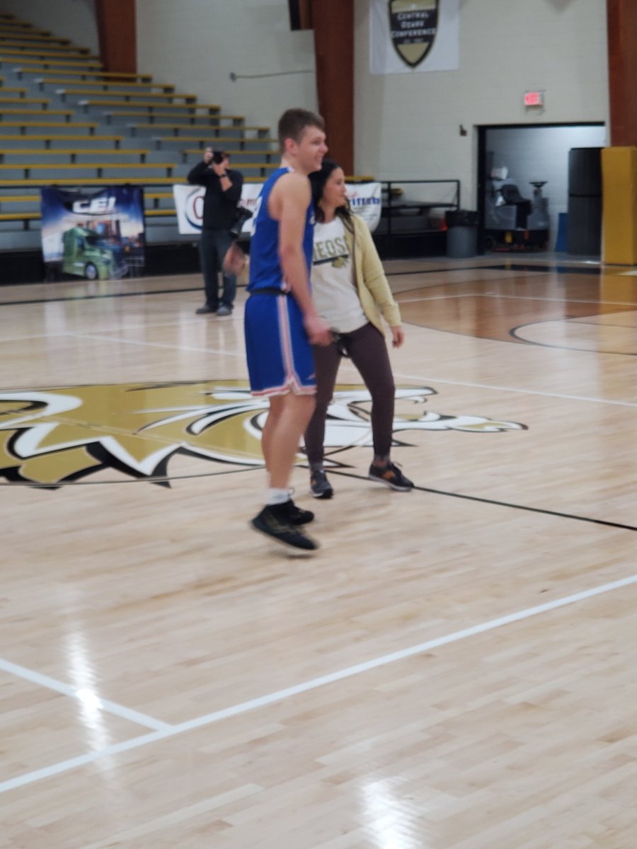 ENHSathletics's tweet photo. Big day for the Patriots!

Neosho Holiday Classic Gold Division Consolation winners with a 71-63 victory over Sapulpa.

NHC Sportsmanship Award 

Gabe Bergen made the NHC Gold Division All-Tournament team. https://t.co/YW8TlMRunS