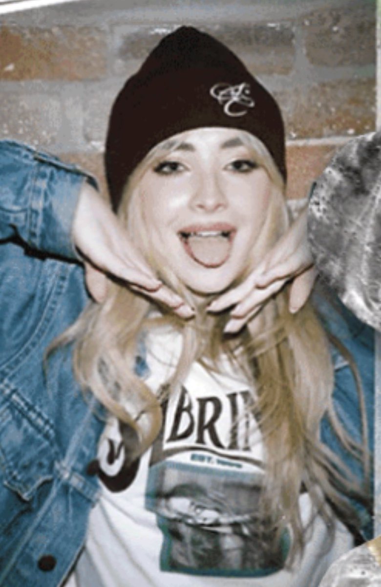 sabbyyboo's tweet image. gorgeous gorgeous girls stan sabrina carpenter :)