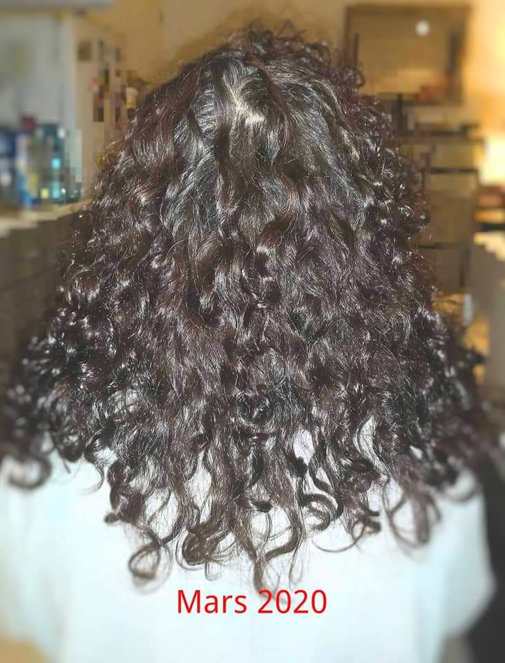 PtiteBouclettes's tweet image. Dernière #curlyroutine 2021
Passez 1 bon réveillon🎉🥂 merci de me suivre❤️ et n&apos;oubliez pas que je suis dispo 7j sur 7 en mp.
📷En photos : début de transition vers le naturel VS fin de #transitioncapillaire.

#cheveuxbouclés #decomplexeedelaboucle