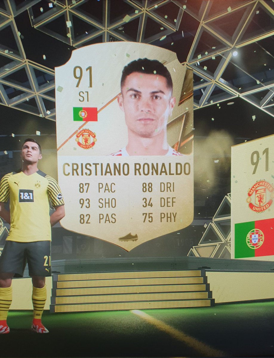 TheladJohnny's tweet photo. Packing ronaldo in madeira is absolute class https://t.co/4vmhTWoLN9