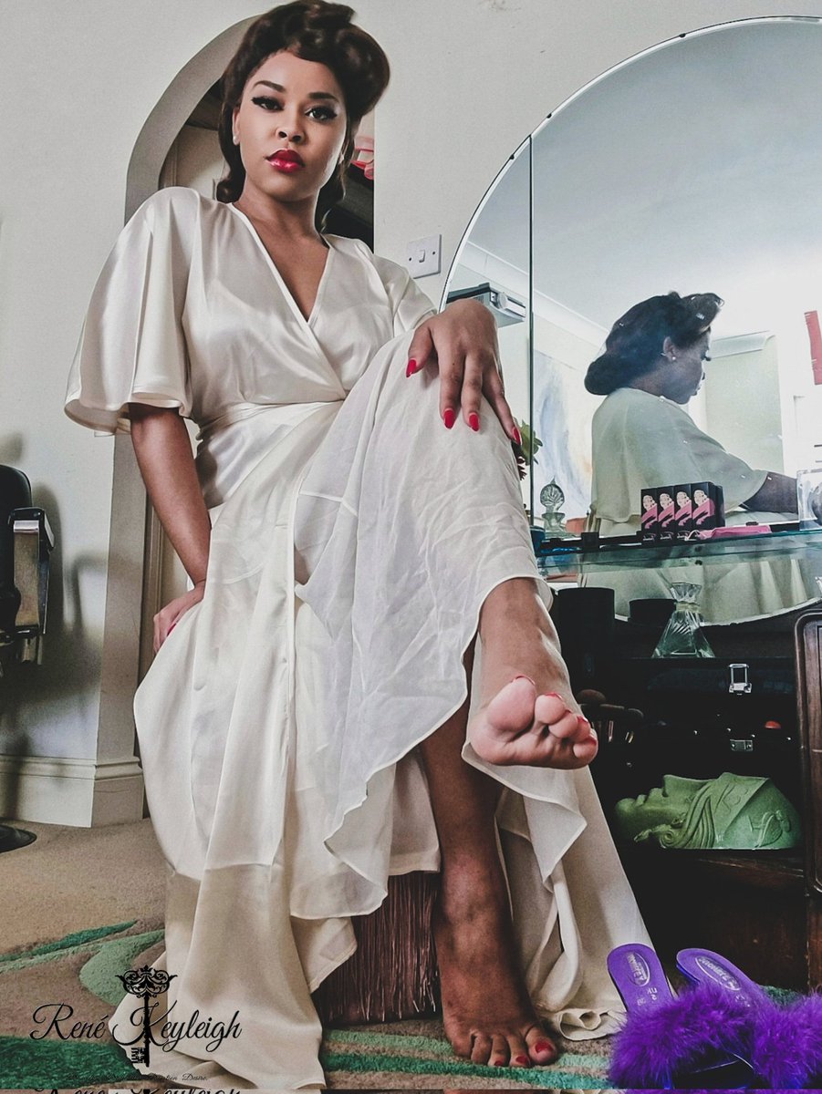 Goddess <a href="/ReneKeyleigh/">René Keyleigh</a> 
Good Evening Madame René You are the centre of my world and my universe my breath, my life, I live to obey Your 4D's 
Discipline, Devotion, Dedication and Desire,
Here to Serve Here to Obey my Goddess Madame René