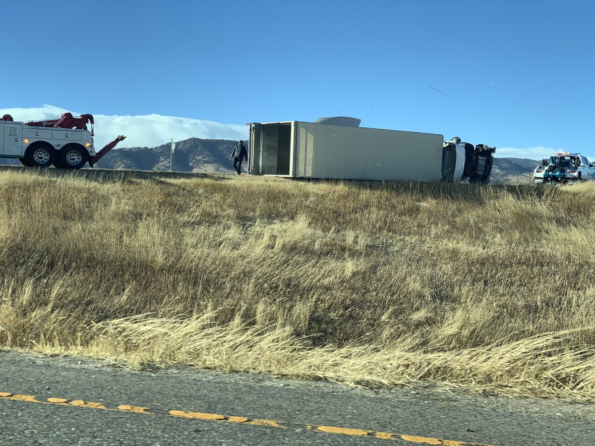 erinpmoran's tweet photo. @BoulderOEM Truck blown over at Foothills north of Arapahoe causing cars to get off and then on again at Pearl https://t.co/46znpNtc67