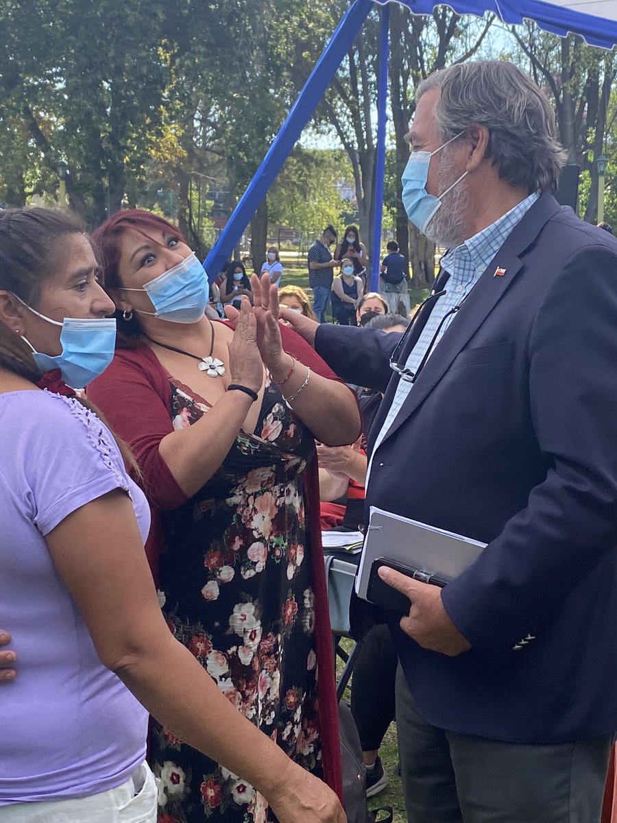 Junto al Director Nacional <a href="/BustosValdivia/">Pedro Bustos Valdivia</a> en la entrega simbólica de subsidios habitacionales <a href="/ServiuRM/">Serviu Metropolitano</a> en La Pintana para 1.200 familias 🏠🏠#LaPlatina