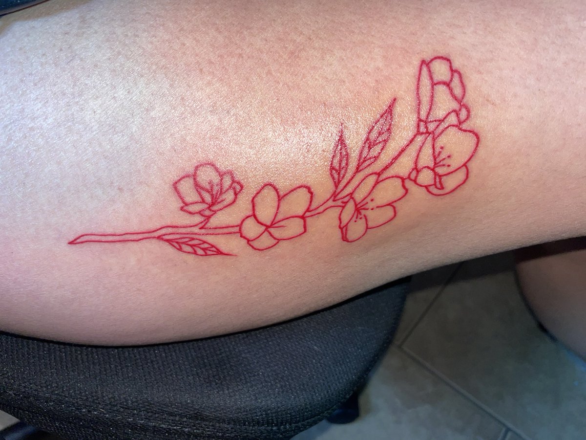 _tbhmandi's tweet photo. I’m getting addicted, I’m gonna have to get my 5th tattoo soon😩 https://t.co/hFLNNCoaHL