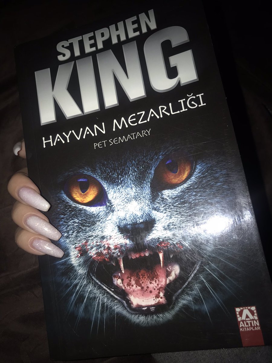 nnarin__'s tweet photo. Tam da bu saatlerde okunacak kitap seçtim kendime🌚 https://t.co/awOzRzSMCL