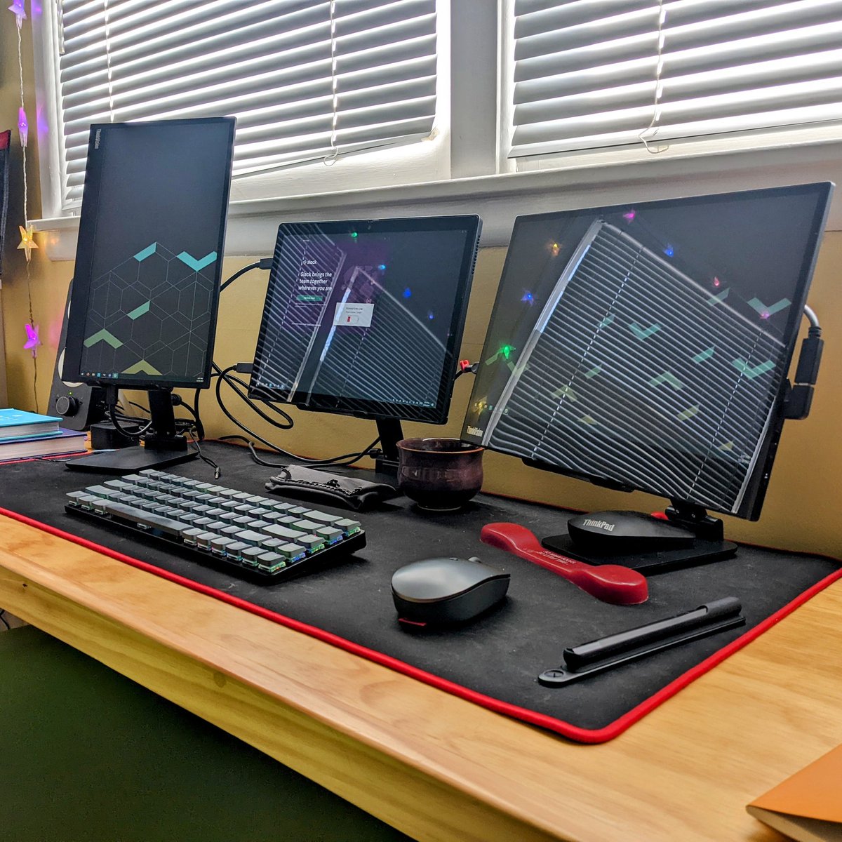 ArthurHWalker's tweet photo. I am editing the text.
#ThinkpadThursday #X12Detachable
#ThinkvisionM14 #ThinkvisionM14t https://t.co/KsDmXARerj