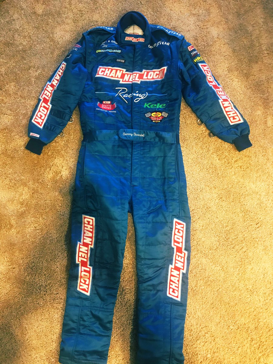 littleDebbie_2's tweet photo. @SprintCarNews @1sam91 @KinserRacing @KnoxvilleMoths @knoxvilleraces @SwindellSpdLab That car, suit, & helmet looks familiar? ๐ค #sammyproject #stillwinning https://t.co/d68fs7PoNq