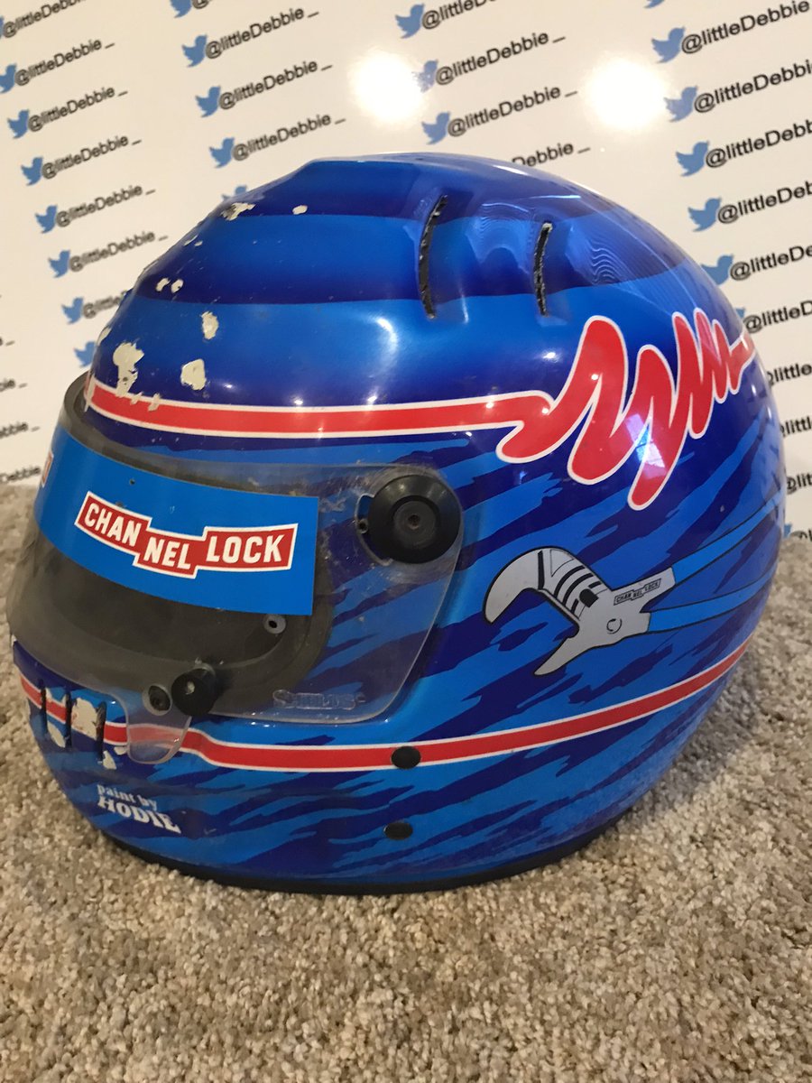littleDebbie_2's tweet photo. @SprintCarNews @1sam91 @KinserRacing @KnoxvilleMoths @knoxvilleraces @SwindellSpdLab That car, suit, & helmet looks familiar? ๐ค #sammyproject #stillwinning https://t.co/d68fs7PoNq