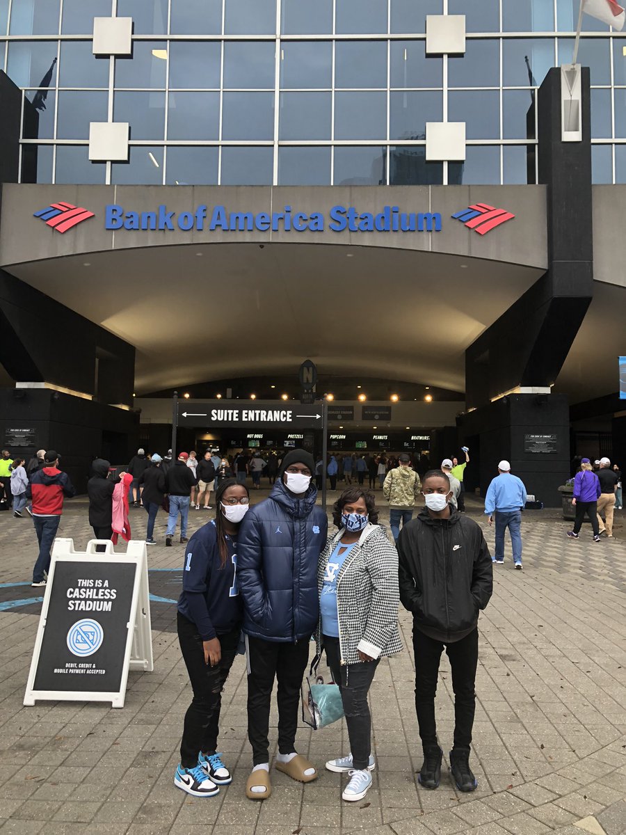KeisheaMickles's tweet photo. Fun day @DukesMayoBowl with my favs! Love our time together. Next up…supporting @UNC_Basketball at the Dean Dome! @SheridynMickles @philabuckett https://t.co/Ess6oRLSVV