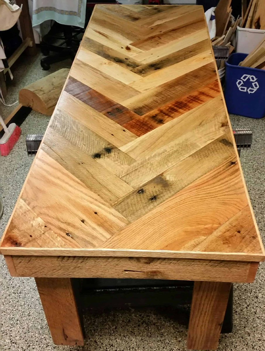 iRecyclart's tweet image. Gorgeous Herringbone Patterned Garden Bench : 1001pallets.com/gorgeous-herri… - #PalletBenches #RecyclingWoodPallets