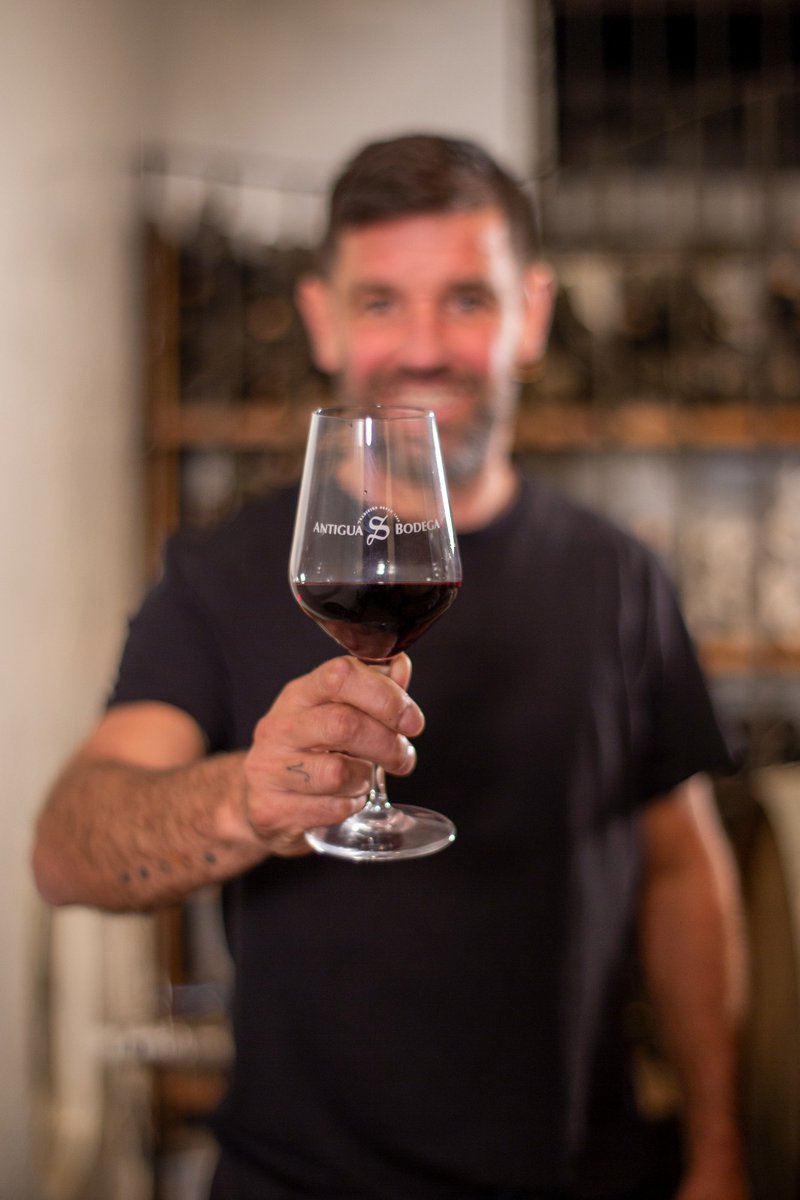 Cada uno brinda como quiere 🍷 vinostonypacheco.com #Tony #Vinos