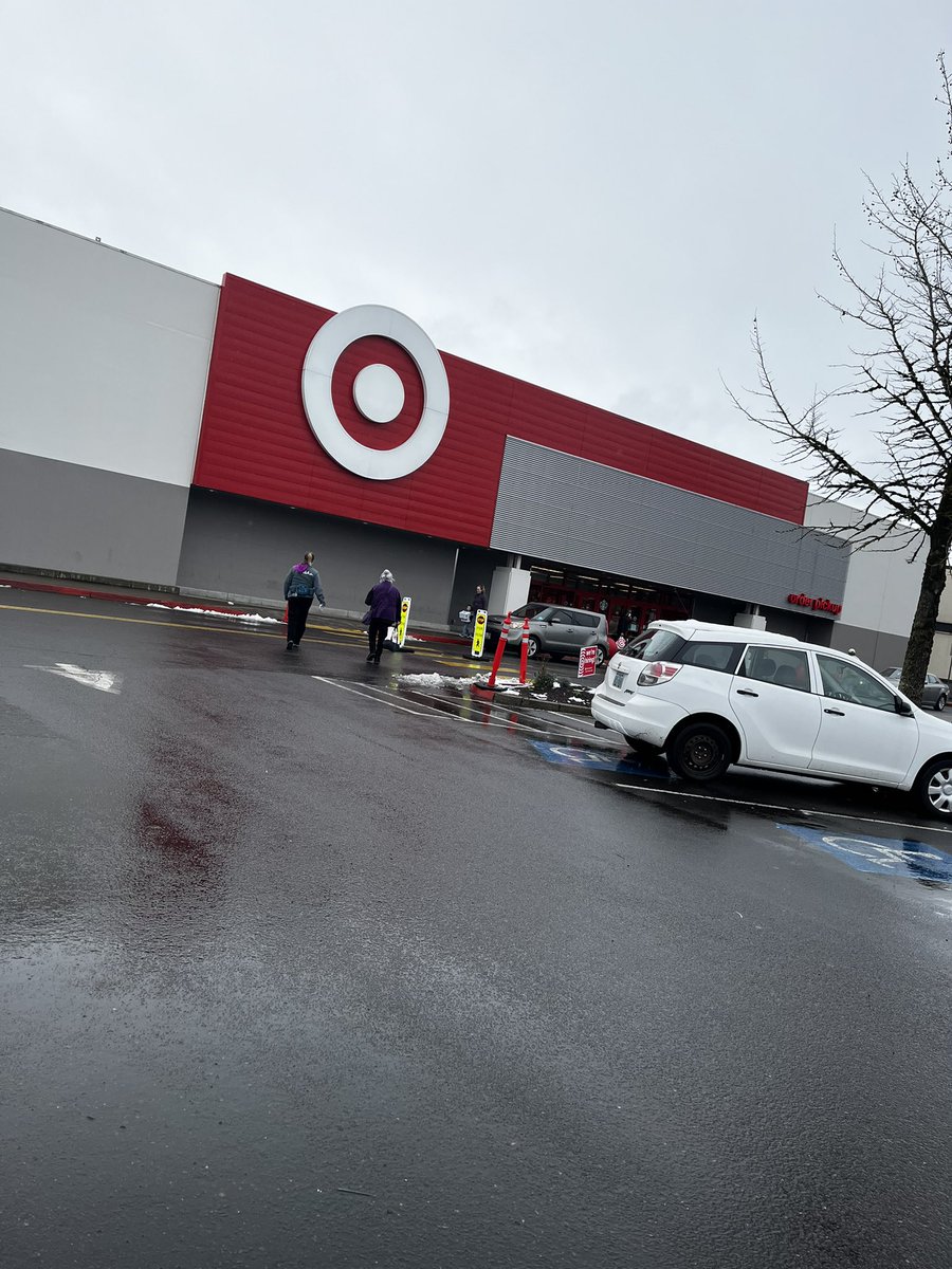 hannahjobean's tweet photo. I love @Target curbside being chronically ill it’s nice to not always need to go in https://t.co/R6D377DAXM