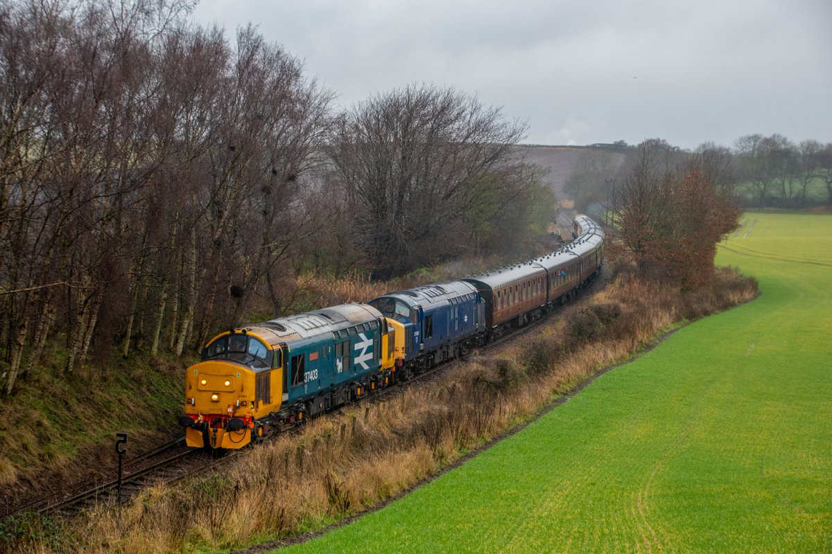37403 &amp; 37703 along with 47643 on the rear are seen on the approach to Birkhill with the 12:30 service during the winter diesel running day. 29/12/21

<a href="/bonessrailway/">Bo’ness & Kinneil Railway</a> <a href="/SRPSDieselGroup/">SRPS Diesel Group</a>