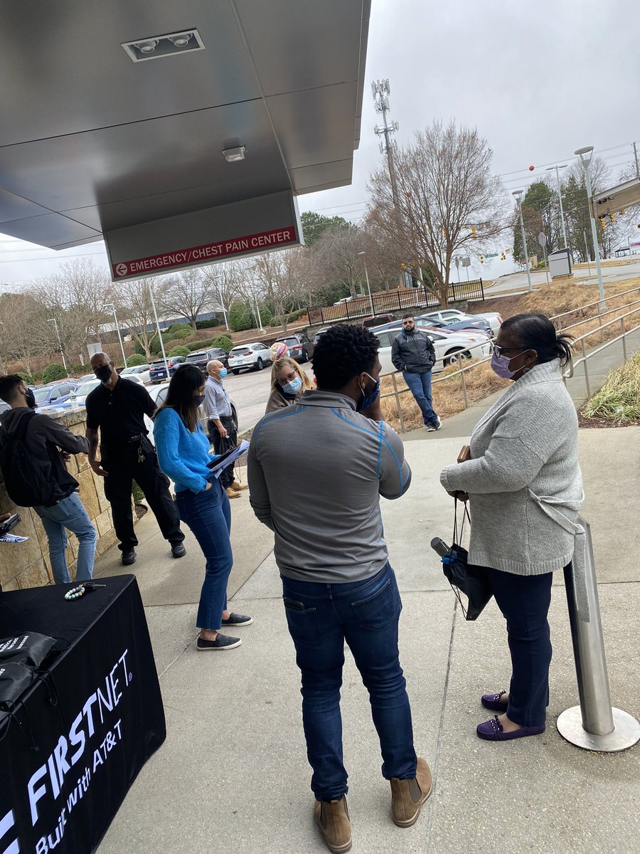 910BigDog's tweet photo. had a great time at UNC Rex Hospital today thanking the healthcare workers for their hard work! thanks to everyone who came out to support! #FirstNetFirst #WinRaleigh #MASFanatics @404girl @jerryfornwalt @AllyG52 @DomDavis_ https://t.co/VsinPplusJ