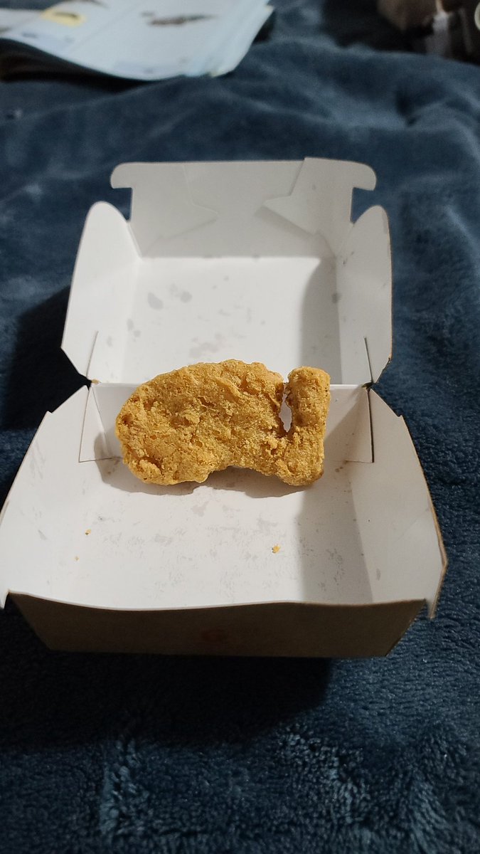 NeoNyce7117's tweet photo. I have a one of a kind McNugget up for auction 
#McDonalds #oneofakind
#rare #ebay #auction
#whatisit #Twitter #fastfood #daily #letthebiddingbegin #TrendingNow https://t.co/YrVK7DO50x