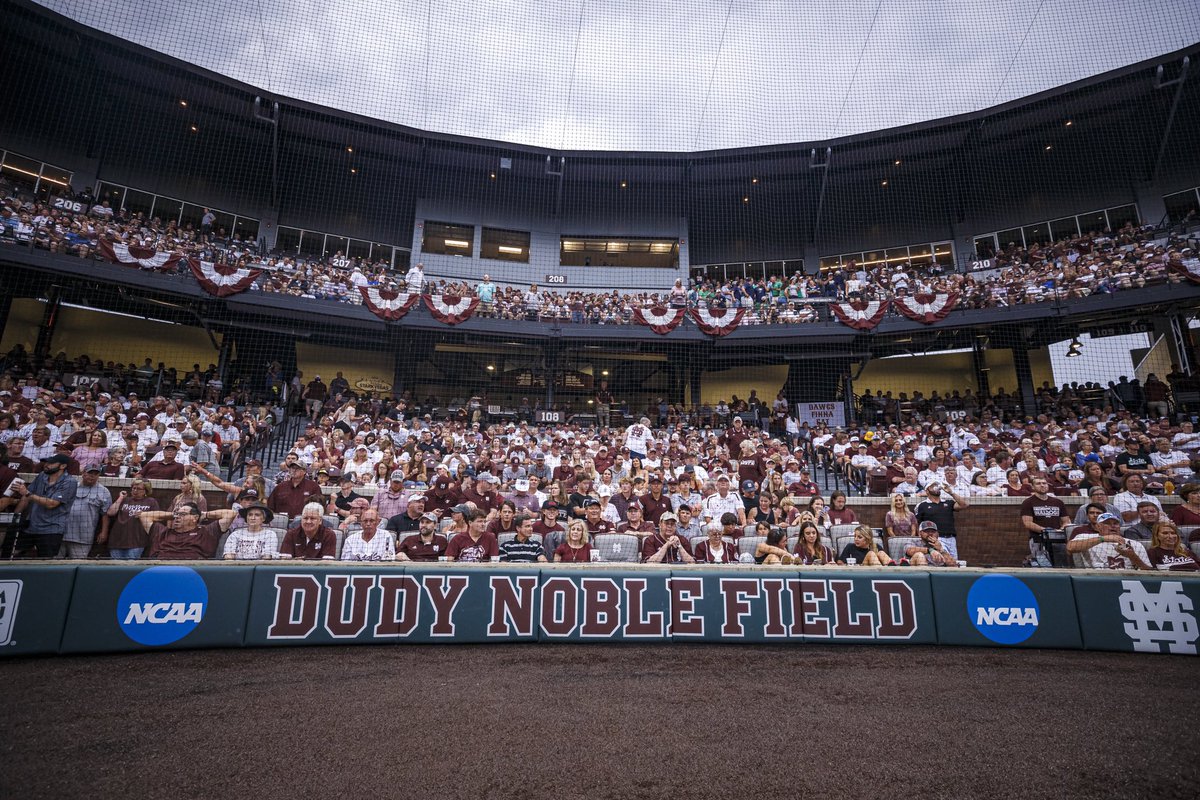 HailStateBB's tweet photo. Looking forward to more scenes like this at The Dude. 

50 days ⏳ https://t.co/O9xprPqHp9