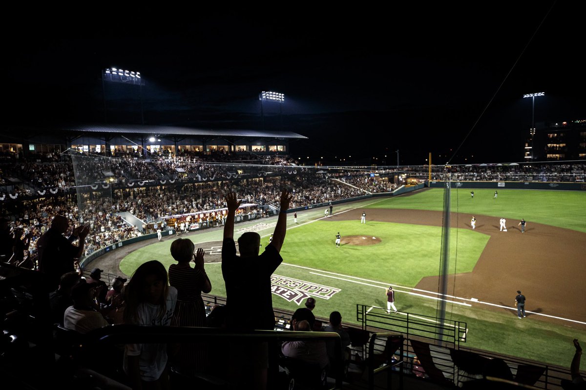 HailStateBB's tweet photo. Looking forward to more scenes like this at The Dude. 

50 days ⏳ https://t.co/O9xprPqHp9