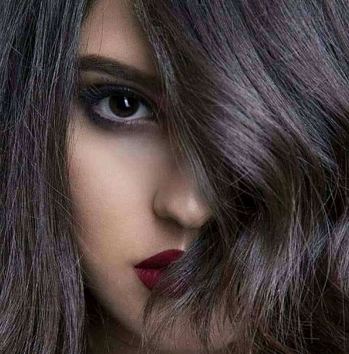 عشقنا والهوى أحساس
وغنينا لقرص الشمس
بشوقاً ذاع فيه العشق
ليثمل قلب كل الناس
وقلتي سيبقي شوقنا 
معيناً يداعب لهفة الأنفاس
وجاء الليل يسكرنا بخمراً
تصبب من فجاج الكأس
فكنت عشقي الأجمل
ونجمة قلبي الحساس
وكنت الشعر في لغتي
وديوان الهوى العذري
ببحر الحب أمنية
تساوي جوهرة من ماس