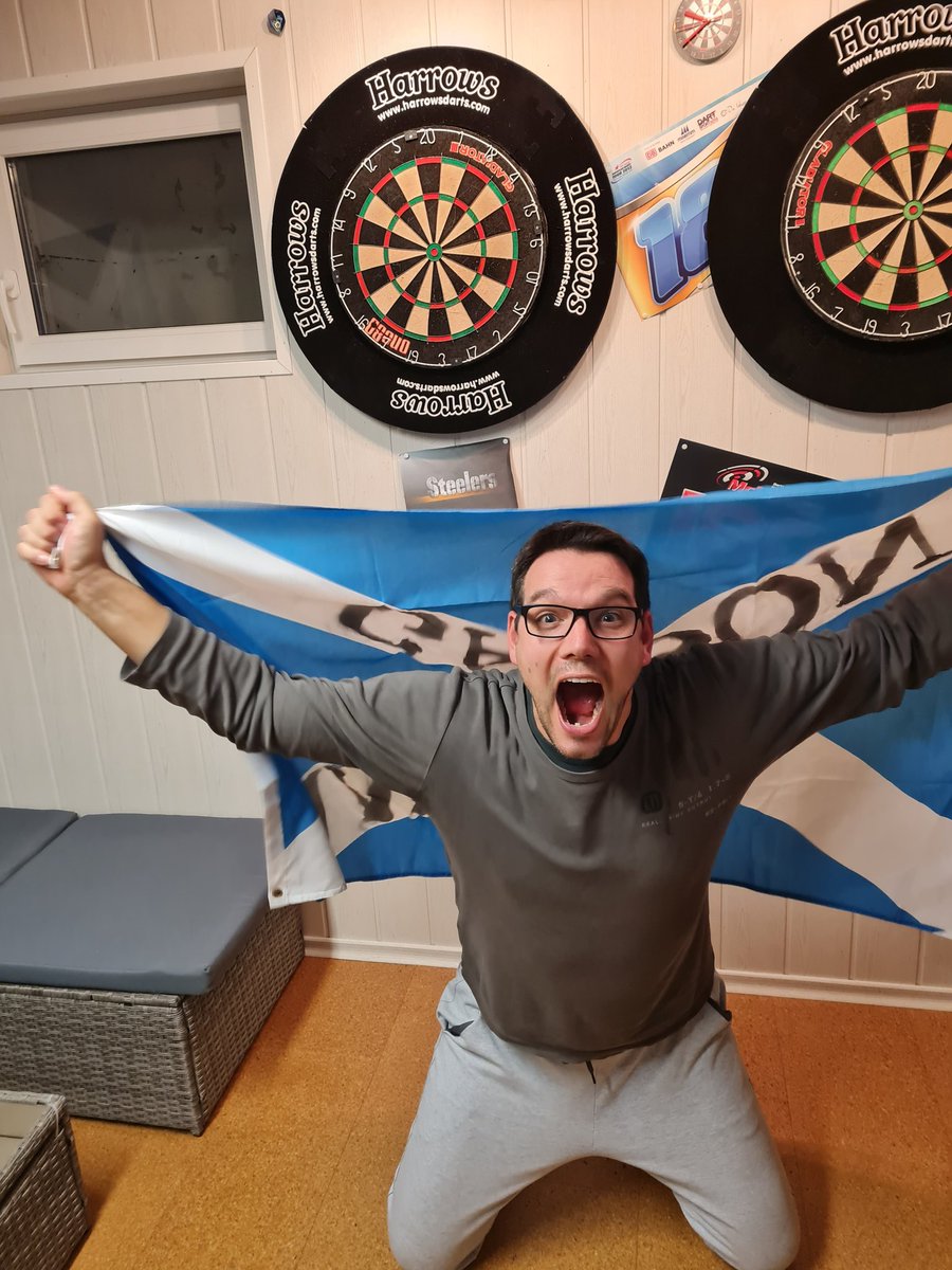 Mann, Gary did it again! Oh Gary, Gary, Gary Gary, Gary, Gary Anderson! #dartzn <a href="/ElmarPaulke/">Elmar Paulke</a>